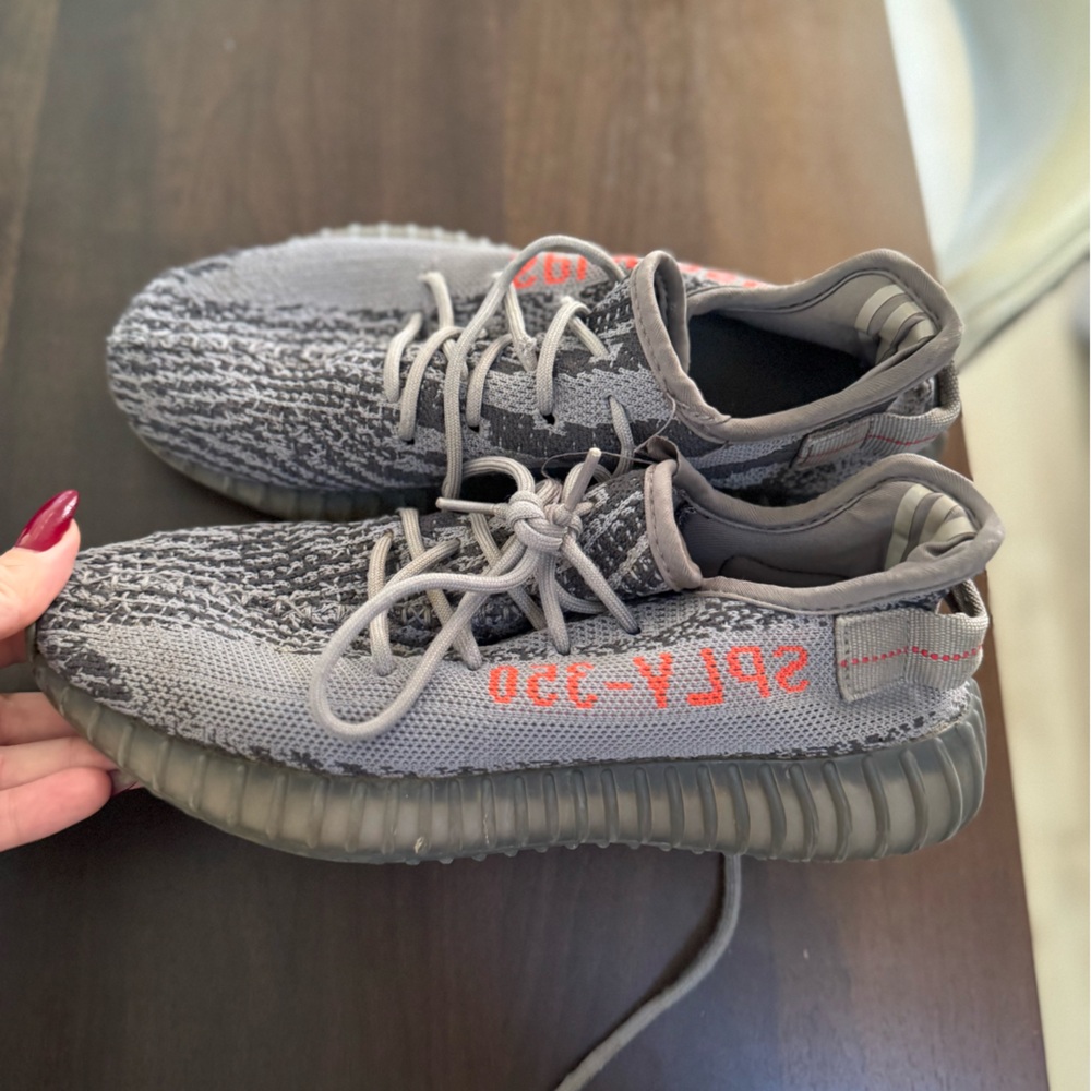Adidas men’s  Gray Yeezy Boost 350u V2 Sneakers shoes size 8